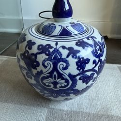 Vintage-Style Blue and White Chinoiserie Ginger Jar