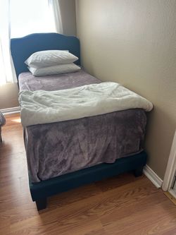 Twin bed in great shape