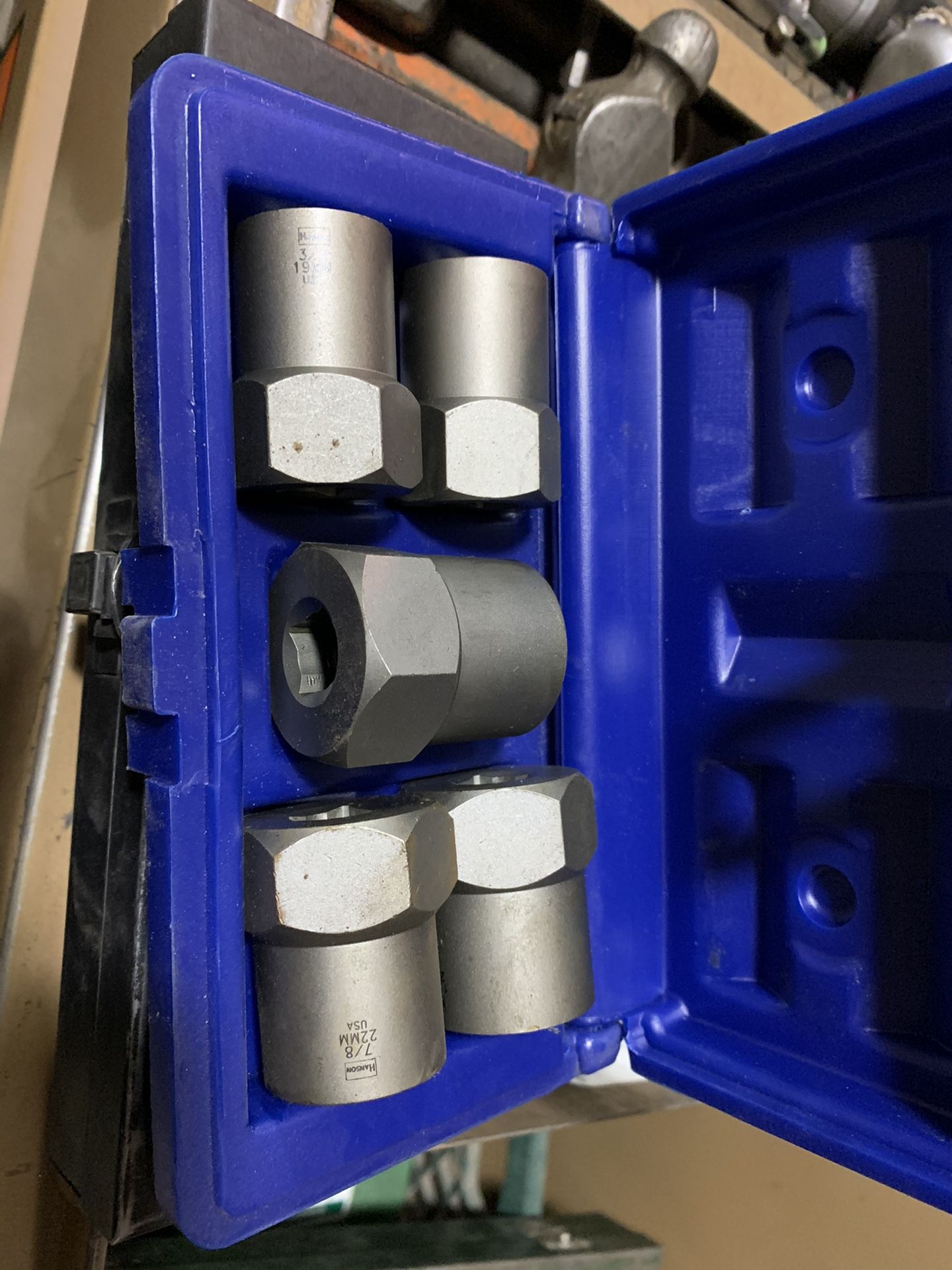 Lug nut / large nut extractor set