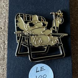 FiGPiN Stitch Folding Beach Chair LE 100 Ultra Rare Disney Grail Exclusive
