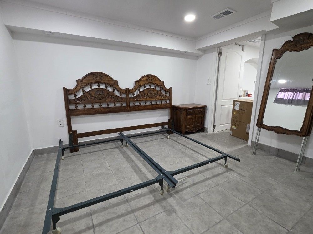6 Piece Thomasville King Bedroom Set