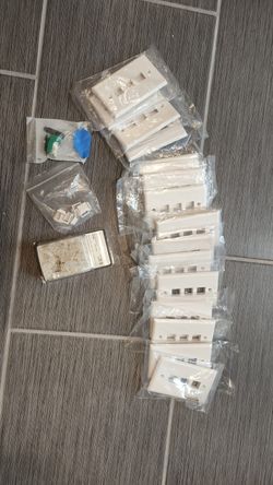 New - 25 wall plate 3 port color white