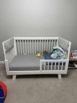 White Baby Crib With Convertible Conversion Attachment