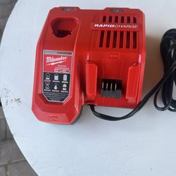 Milwaukee M12 and M18 12-Volt/18-Volt Lithium-Ion Multi-Voltage Rapid Battery Charger