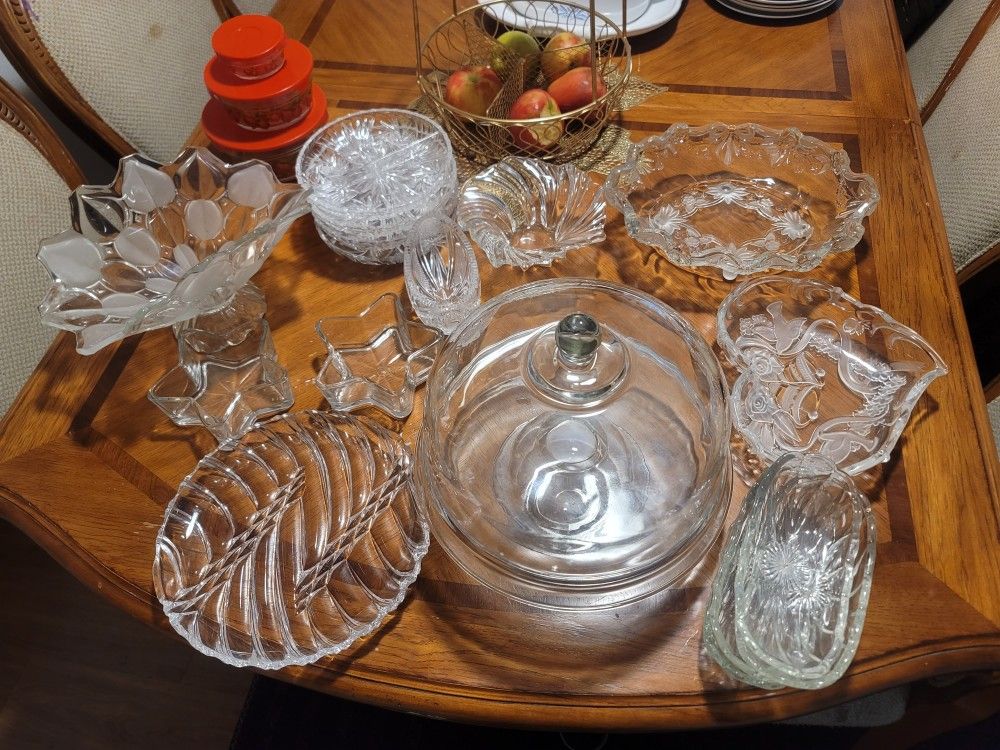 A Lot Of Plates And It Is Excellent Condition.