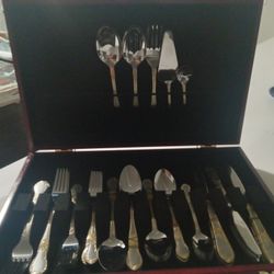 80 Piece Stainless Steel Gold Trim Flatware 