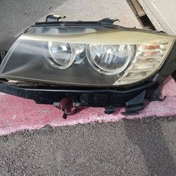 2009-2011 Bmw 328i Headlight Driver's Side (Sedan) Halogen Bulbs With Headlight Bracket OEM. 