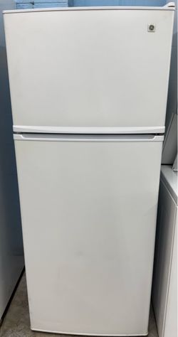 White 10 Cu Ft GE Refrigerator