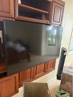 Visio TV 52” with wall mount