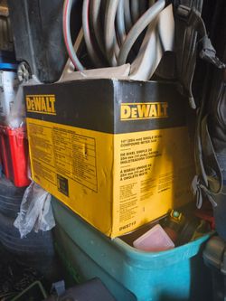 DeWalt 10-in single bevel compound miter saw dws713