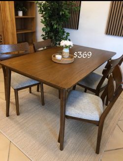 Gorgeous! 5-pc dining table set walnut fininsh