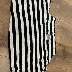 Nursing scarf/cover  Itzy Ritzy Nursing Happens Lightweight and breathable, white, black 