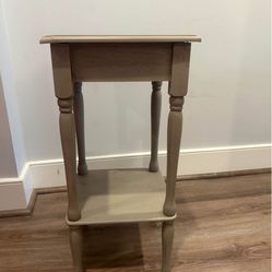 SMALL END TABLE