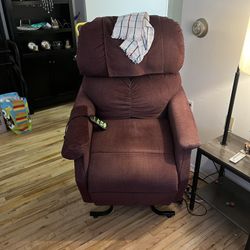 MAKE AN OFFER Medical Lift Chair That Also Reclines 