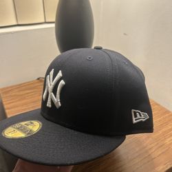 New Era Yankees Black Hat Size 7 3/8