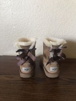 Girls tan UGGS