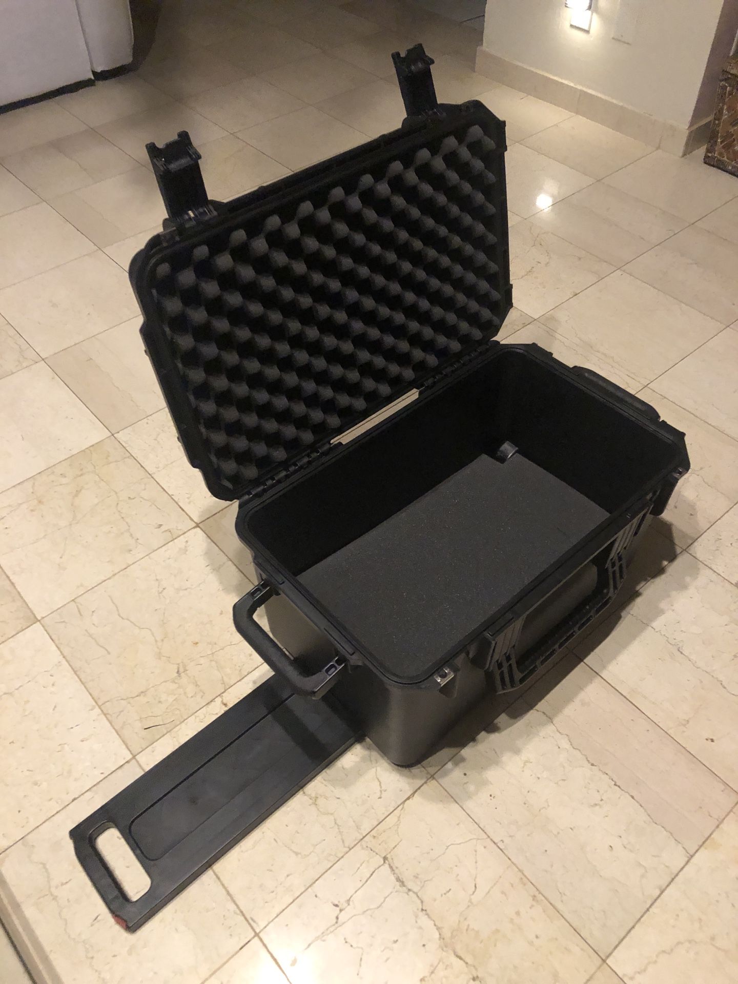 SKB iSeries Model 3i-2213-12 Rolling Waterproof Hard shell Case