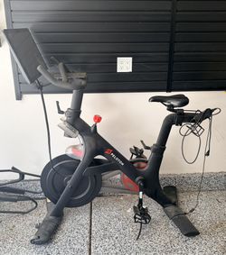 Pelaton Bike- Great condition, gently used