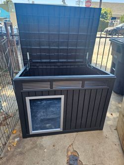 Large weatherproof dog house