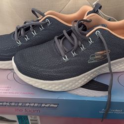 Skecher lite foam size 10