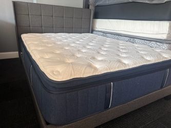 ⚡️BOOM BOOM ROOM SPECIAL! Brand new queen size platform bedframe