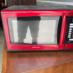 Emerson Microwave - Excellent Condition- ONLY $30