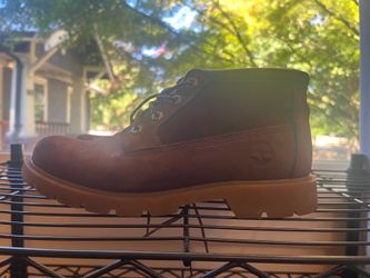 Like New - Timberland Size 8