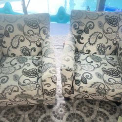 Muebles Y Un Pie De Cama 