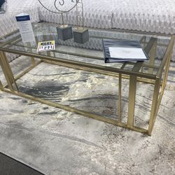 Stunning Coffee And End Table! $499 💛🔥