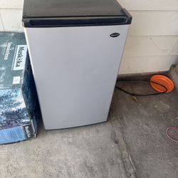 Mini Fridge 
