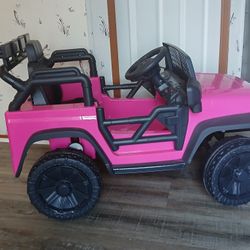 Child's Battery Operated Riding Jeep 