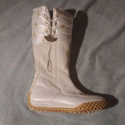 Adidas Originals Snow Chic Hi Women's Boots 8.5 Size Runs Small Tag Says 9.5