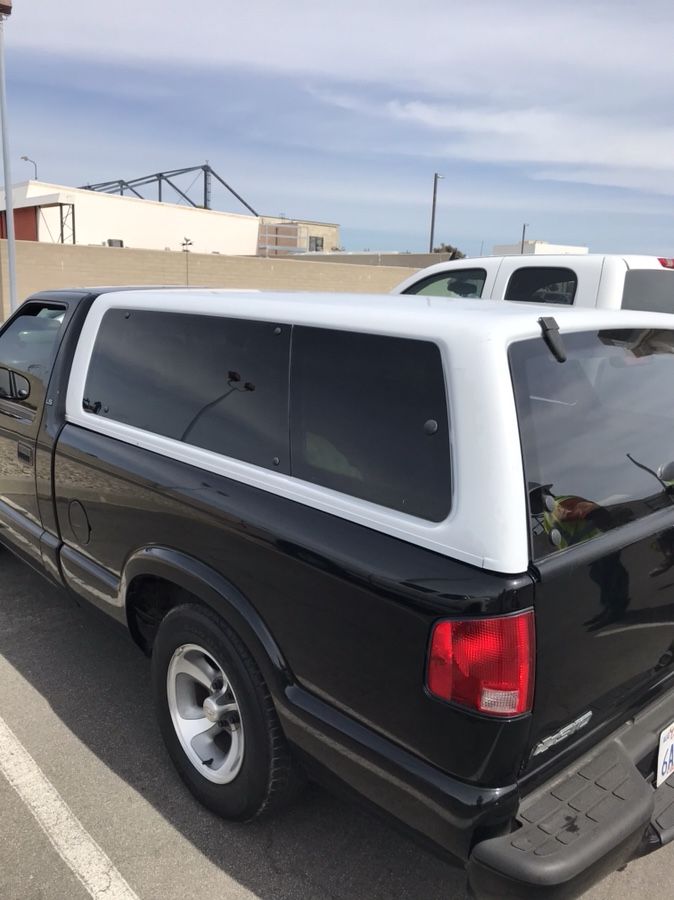 Camper shell for Chevy s10 for Sale in Santa Paula, CA - OfferUp