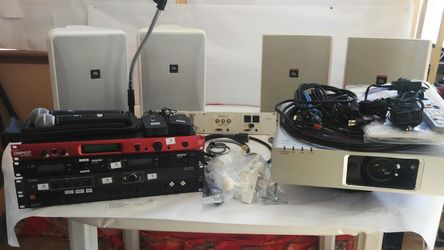 Complete Commercial Audio Presentation System With Projector