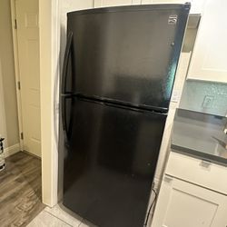 Kenmore 18 cu. ft. Top Freezer Refrigerator Black