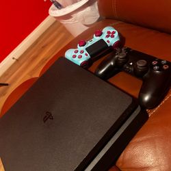 Ps4 With 2 Controls And 3 Games 