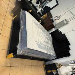 King Bedroom Set. New .