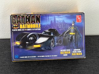 Skill 2 Model Kit Batmobile with Resin Batman Figurine "Batman" (1989) 1/25 Scale Model by AMT