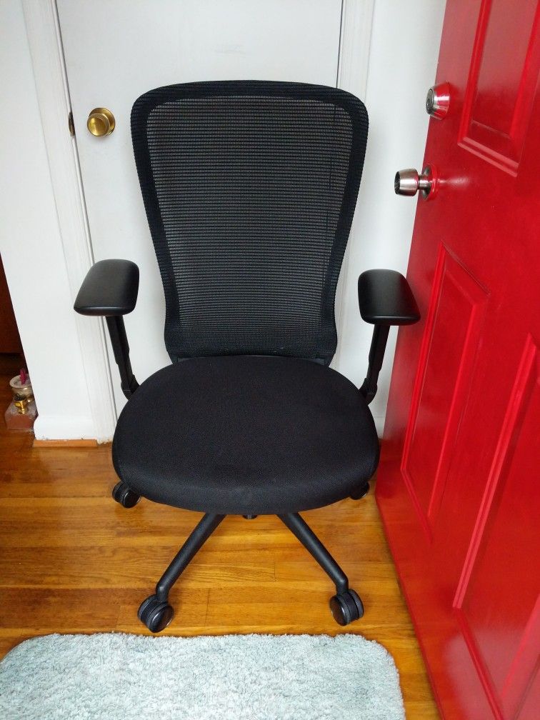  New Office Chair,Brand New ,Out Assembled , Retail For $300,Color Black, Fabric Material, Reclines ,Swivels,Great For  Office And Home Use