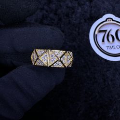 Luxury Geometric Moissanite Ring – 18K Gold Finish