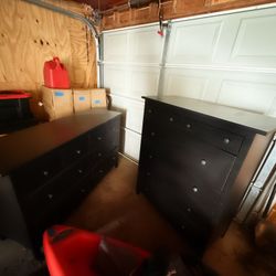 Black Bedroom Set. Great Condition.