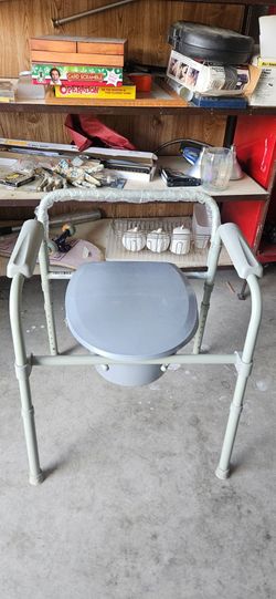 Bedside commde chair