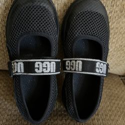 Ugg Mary Jane Shoes.     Little Girls Size :  11.     Great For School. Only Worn A Few Times.  20 Bucks. Amazon Sells Between : 37.11. To.  40.72 