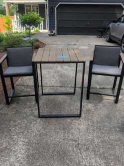 Outdoor table and chair set