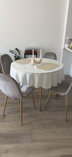 Clear (glass) dining table + 4 velvet gray chairs