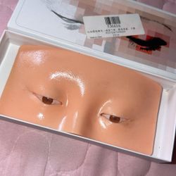 Silicone Face Make Up Practice 