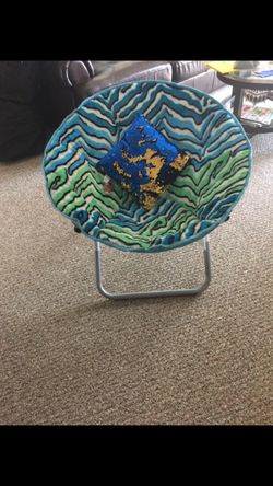 Folding moon chair with sequence pillow