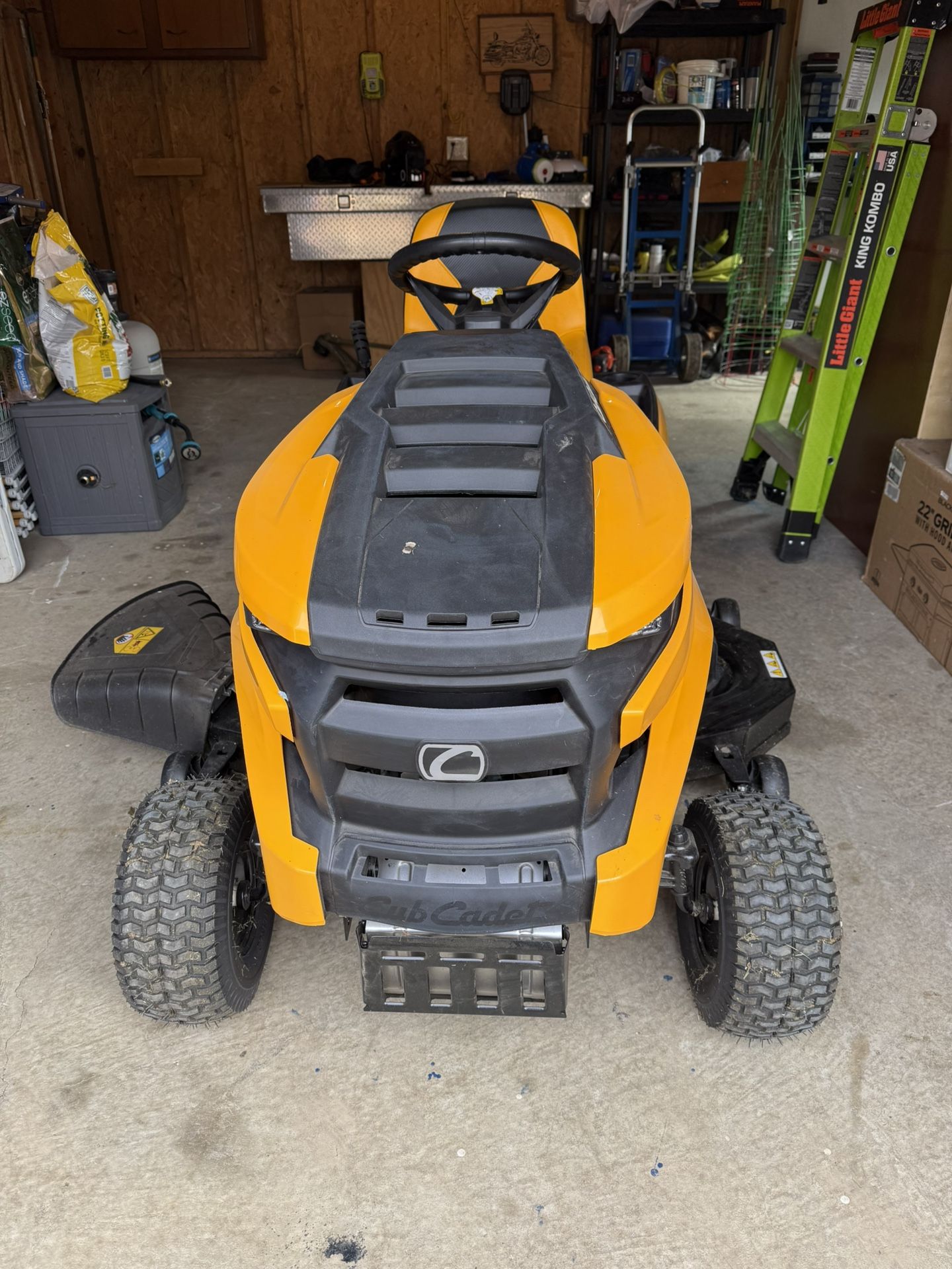 Cub Cadet Riding Mower XT1
