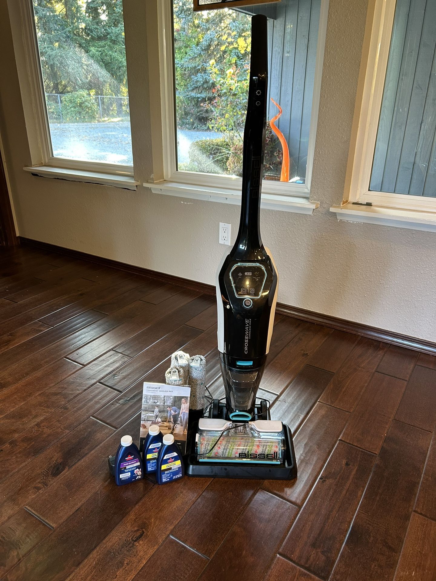 Like New Bissell  Rosacea Cordless Max