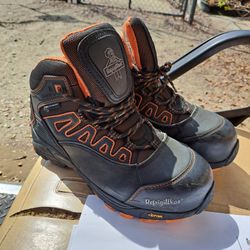 Mens Size 8 Refrigiwear Cold Weather Boots. Waterproof And Steel Toe.   Good Condition. Paid 200. Selling For 60